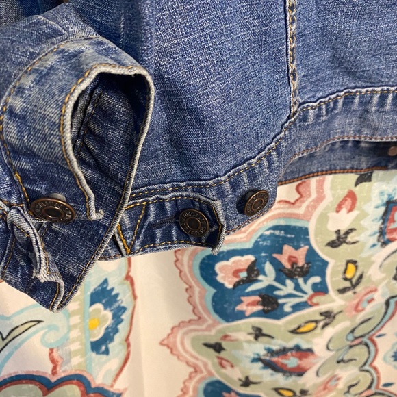 Levi’s Heritage Fit Jean Jacket - Picture 6 of 8